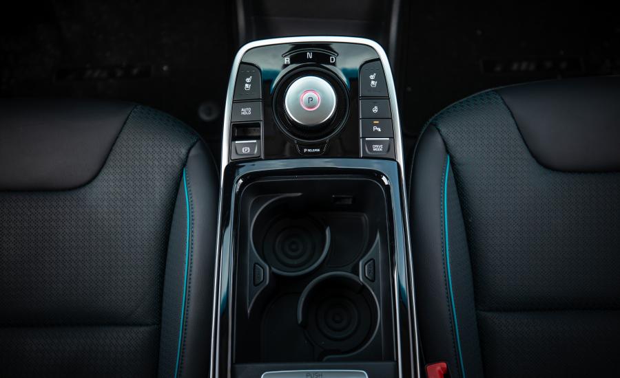 Детали интерьера Kia Niro EV (DE) 2019 года  (NA) (фото 40 из 44)